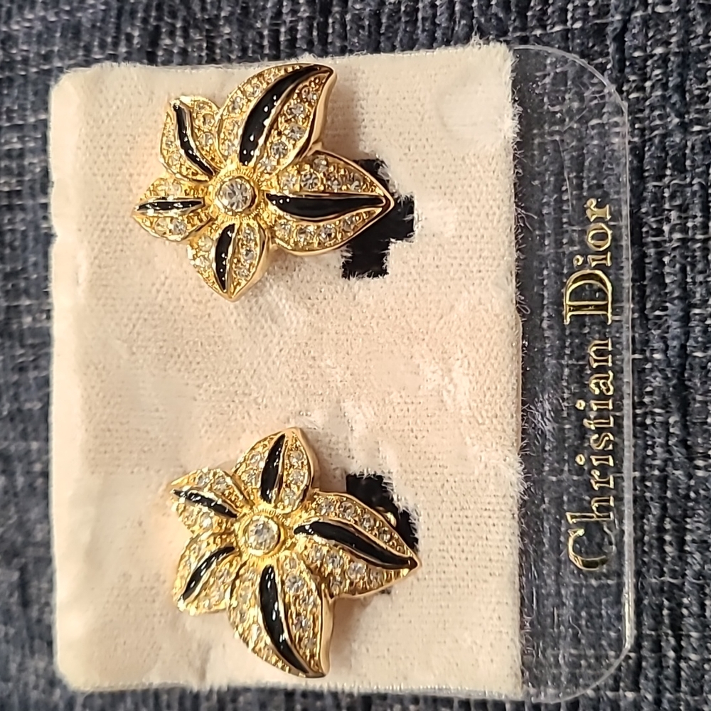 Dior clip on earing in original package in great condition